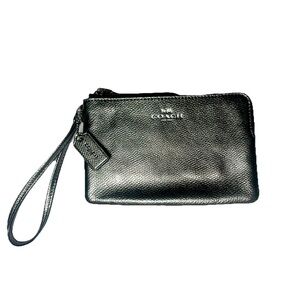 COACH Silver Pewter  Metallic Leather Zipper Wallet Wristlet
$199 
Authentic